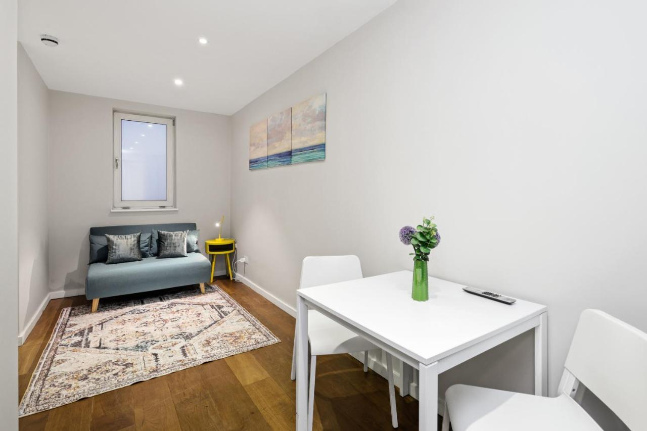 Spacious 1 Bedroom Flat Londres Exterior foto